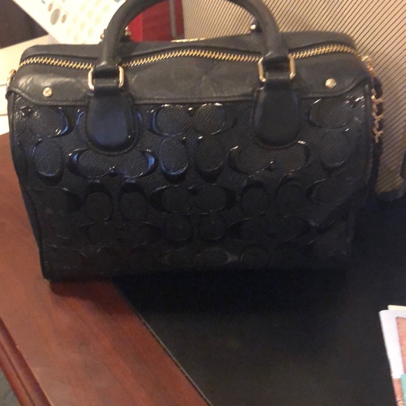Black used coach purse in fair condition - Picture 3 of 4